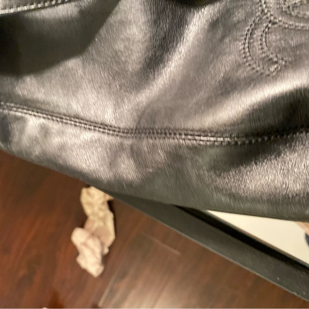 Chanel Rare tasteful understated embossed bag with tortoise shell accent. - Picture 7 of 15